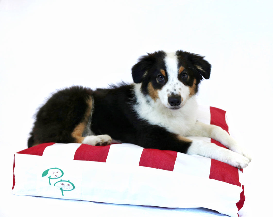 THE HAMPTONS DESIGNER DOG BED - RED - Pet Pouch